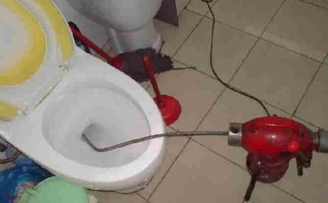 云和马桶通下水